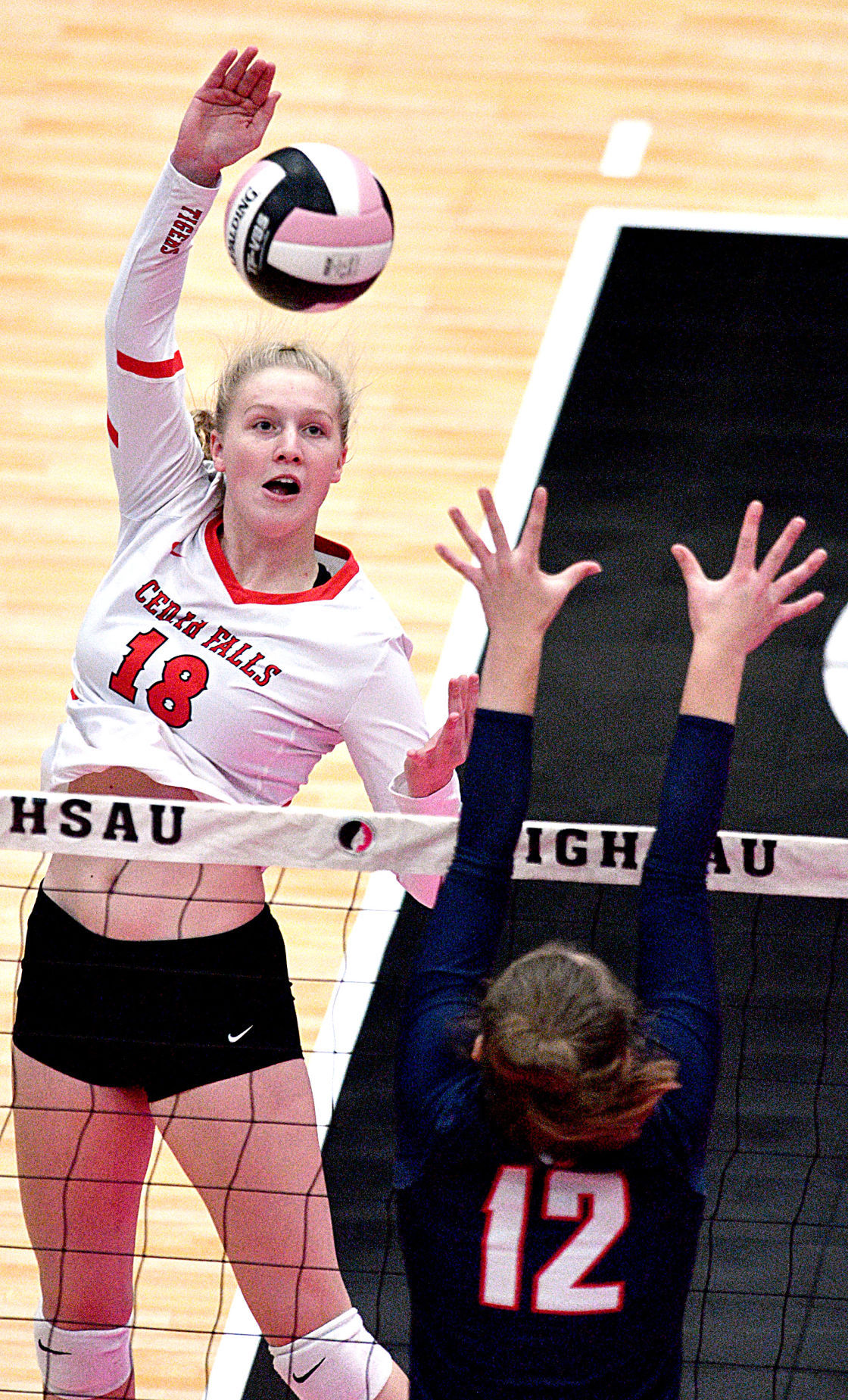 Cedar Falls vs Urbandale state volleyball